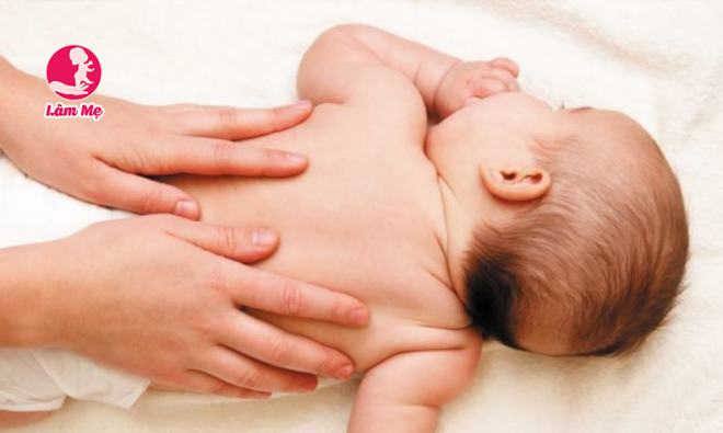 Cách massage cho trẻ sơ sinh giúp bé ăn ngon ngủ ngoan